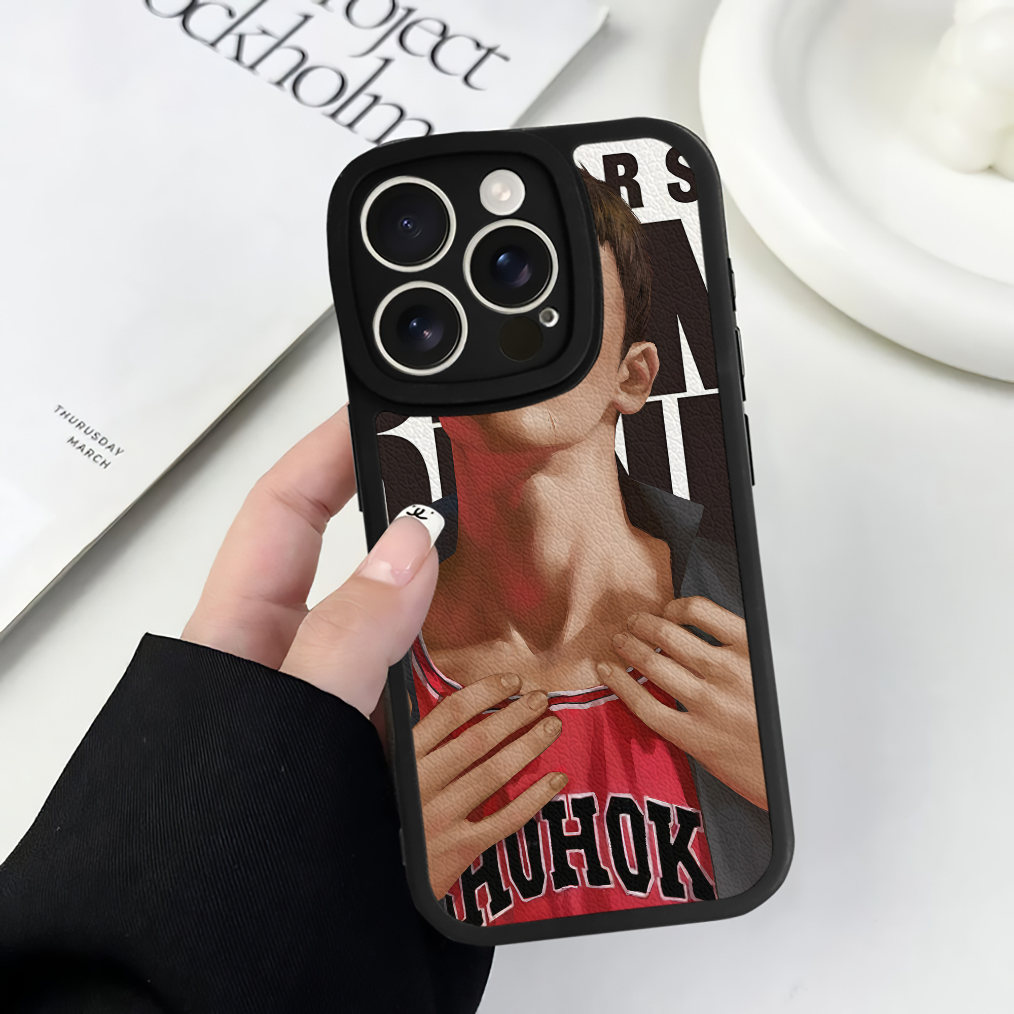 （画像用） SLAM DUNK／スラムダンク 【iPhone 16シリーズ対応】シリコンスマホケース（レザー調） 材質：シリコン